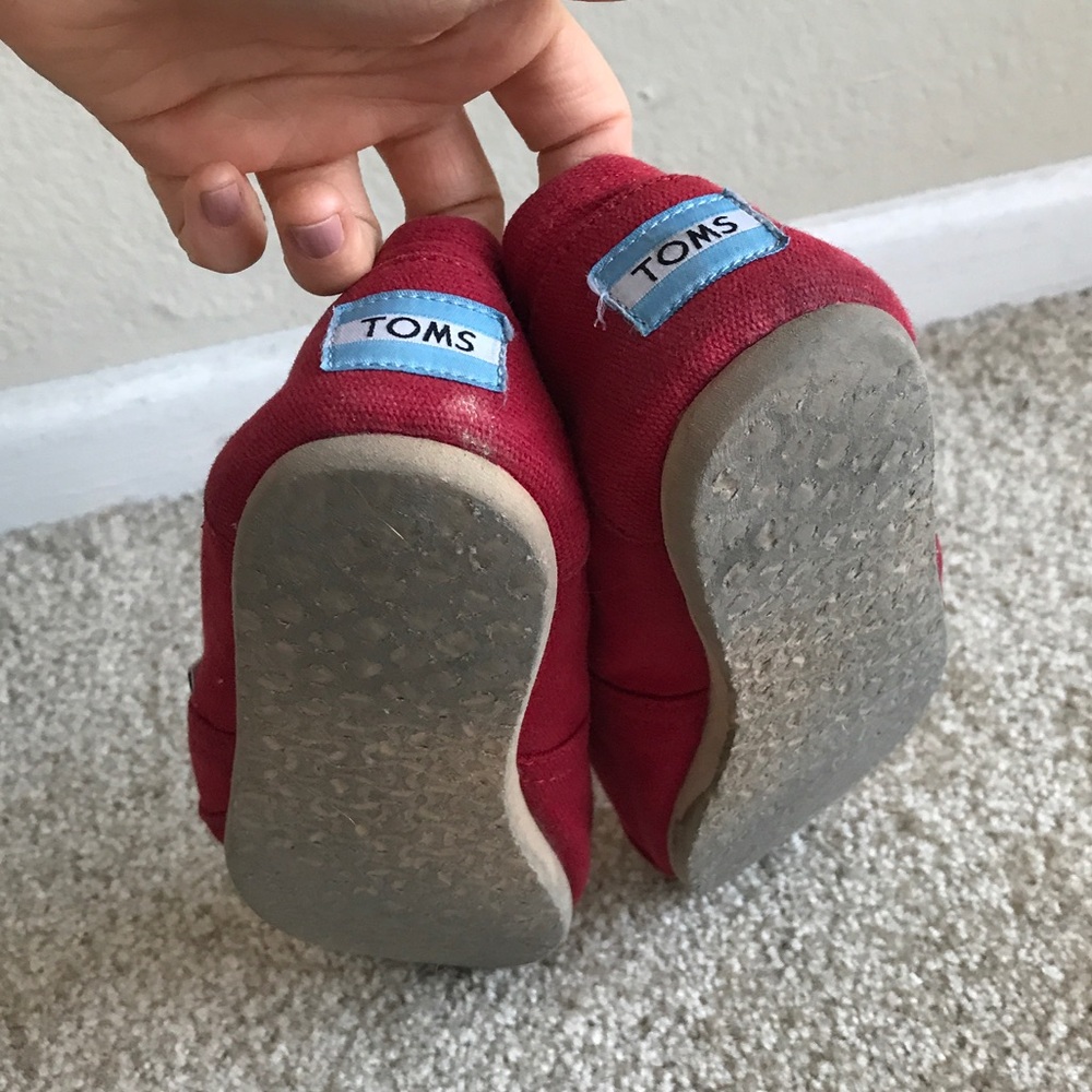 RED TOMS SLIP ONS - Picture 3 of 3